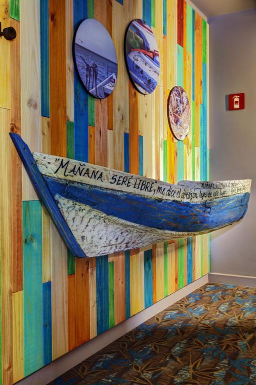 Ghl Hotel Montería 외부 사진 A boat with the phrase "Tomorrow will be free" written on it